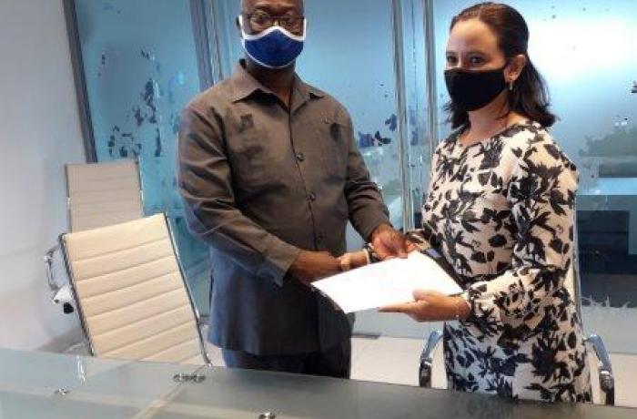 Firma de memorando de entendimiento