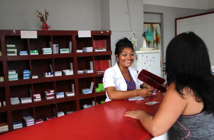 Farmacia comunitaria en Cuba.