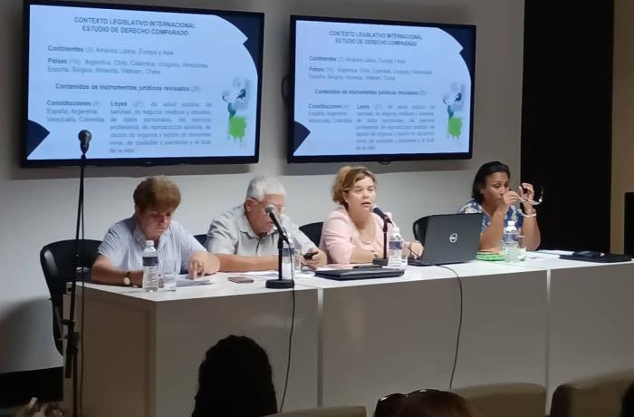 Debaten trabajadores del CECMED Anteproyecto de nueva Ley de Salud Pública