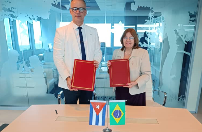 Firman ANVISA y CECMED Memorándum