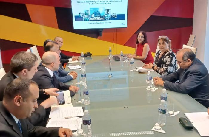 Visitó el CECMED, el ministro de Salud de la República de Azerbaiyán