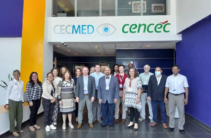 Visitan el CECMED, miembros de La Asociación Estadounidense de Facultades de Farmacia