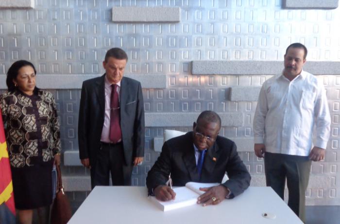 Visita CECMED, Vicepresidente de la República de Angola 