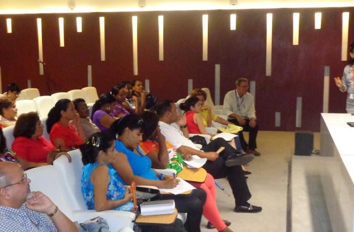 Taller sobre la producción de medicamentos naturales