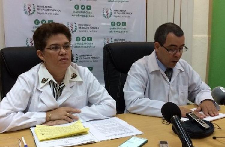 María Elena Soto Entenza, jefa del departamento de APS, del Minsap y el doctor Carmelo Trujillo Machado, Jefe del departamento de CSI. Foto: Cubadebate. Cuba mantiene vigilancia Coronavirus